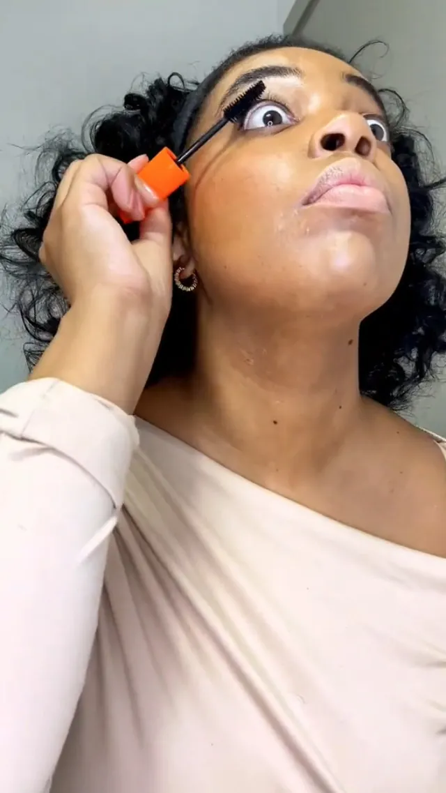 Rimmel Stay Glossy Lip Gloss Review: Blushing Belgraves image 7