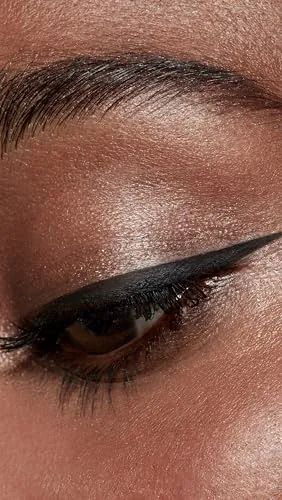 stila Stay All Day Waterproof Liquid Eye Liner Review image 4