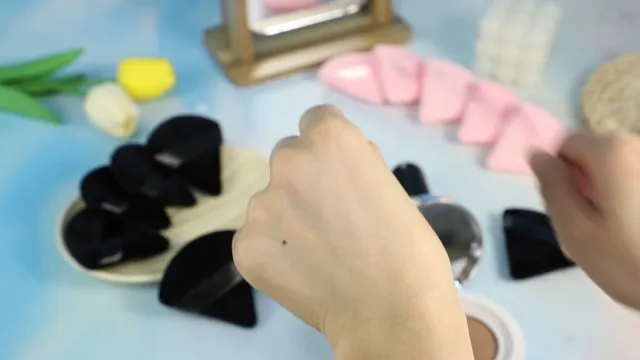 Pimoys 6 Pieces Powder Puff Review: Velour Makeup Puffs image 7